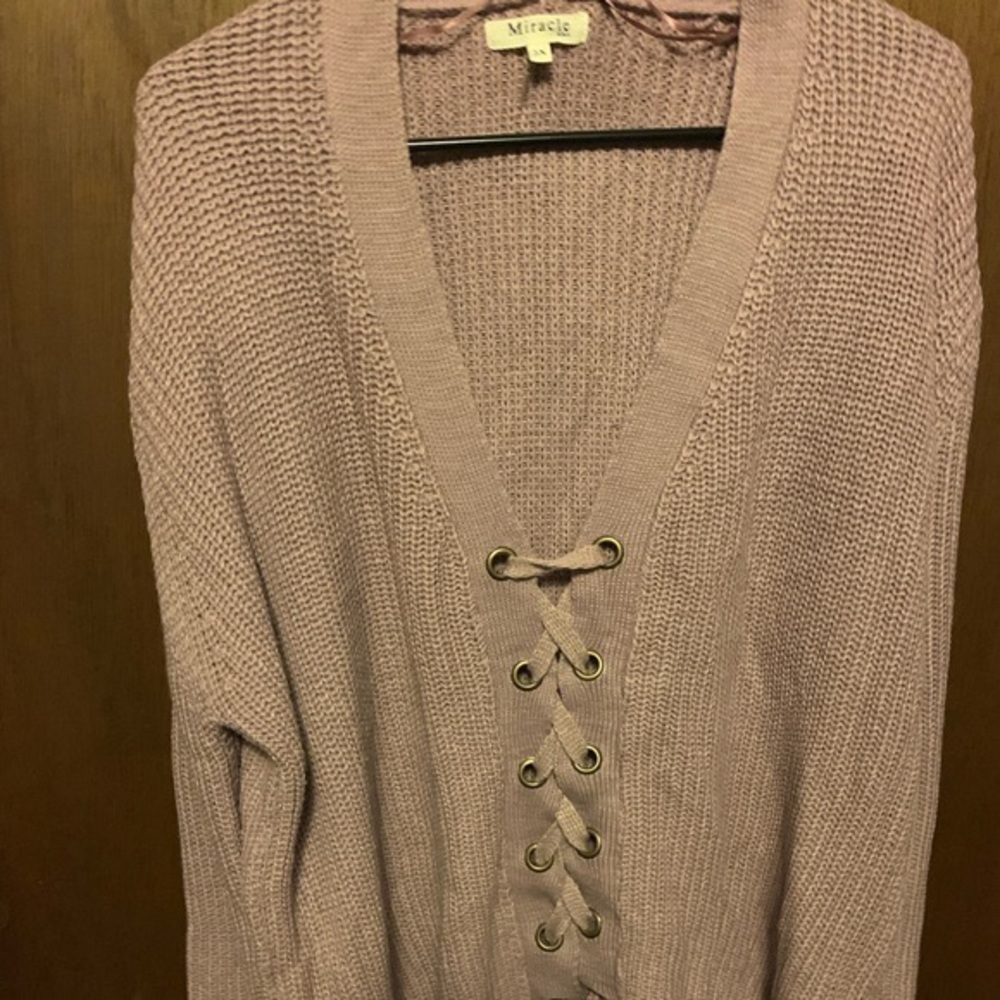 Tie down sweater